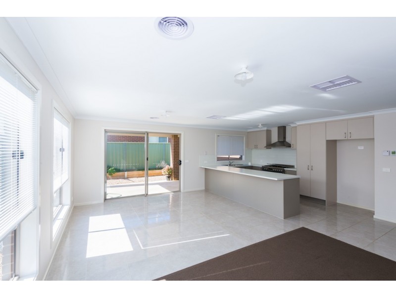 1 Therese Way, Maiden Gully VIC 3551