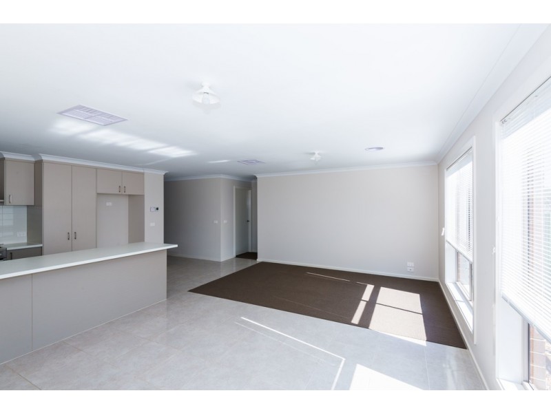 1 Therese Way, Maiden Gully VIC 3551