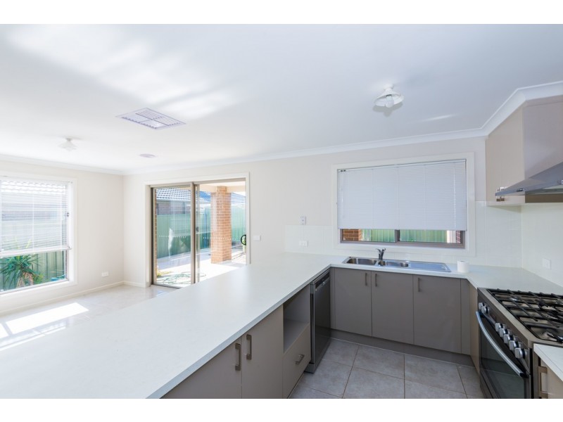 1 Therese Way, Maiden Gully VIC 3551