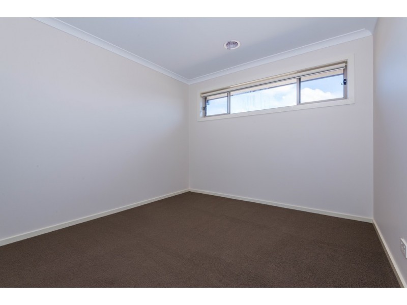 1 Therese Way, Maiden Gully VIC 3551