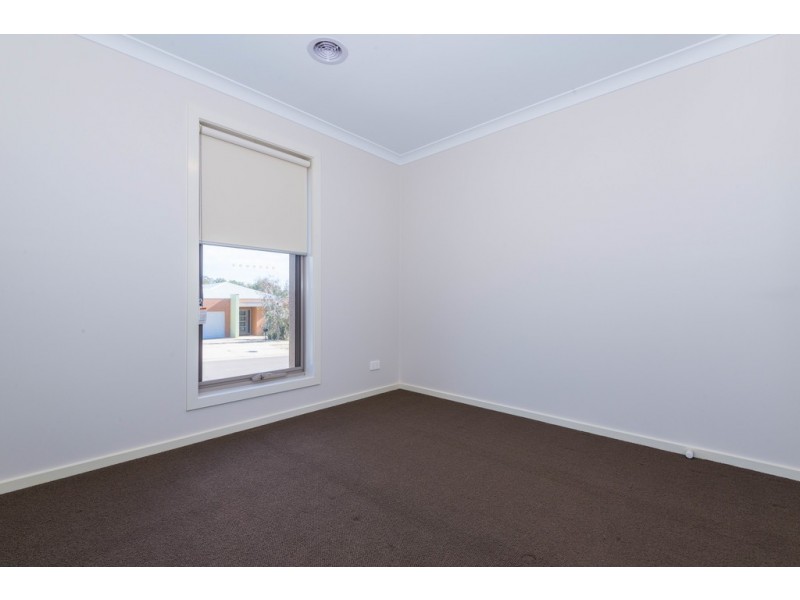 1 Therese Way, Maiden Gully VIC 3551