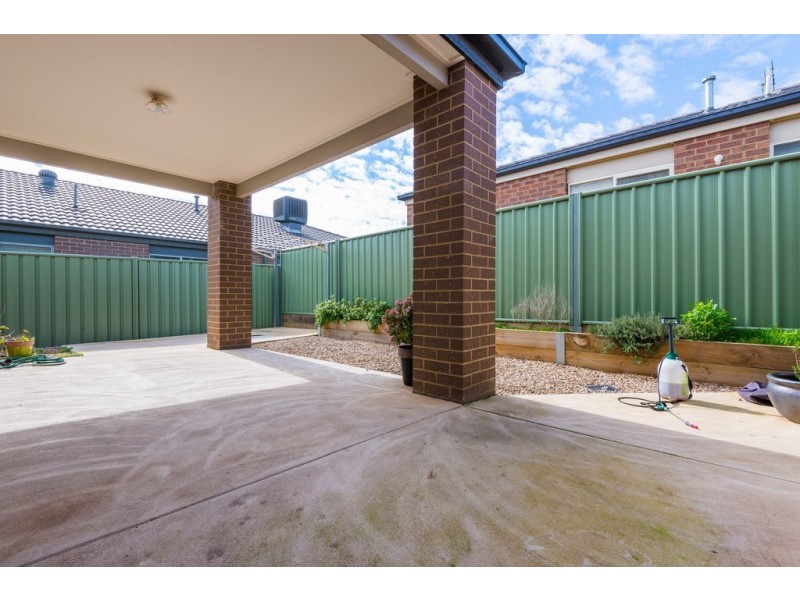 1 Therese Way, Maiden Gully VIC 3551