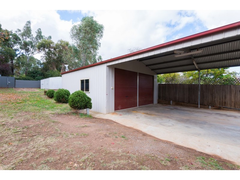 42 Ray Street, Castlemaine VIC 3450