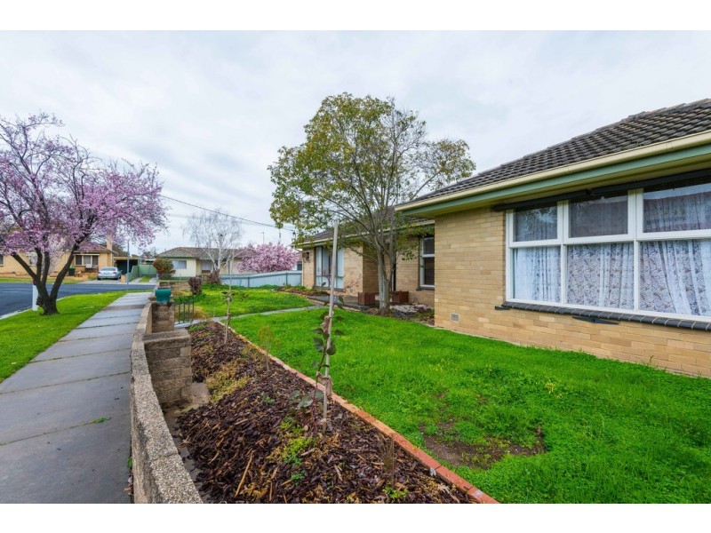 1 Fifth Avenue, White Hills VIC 3550