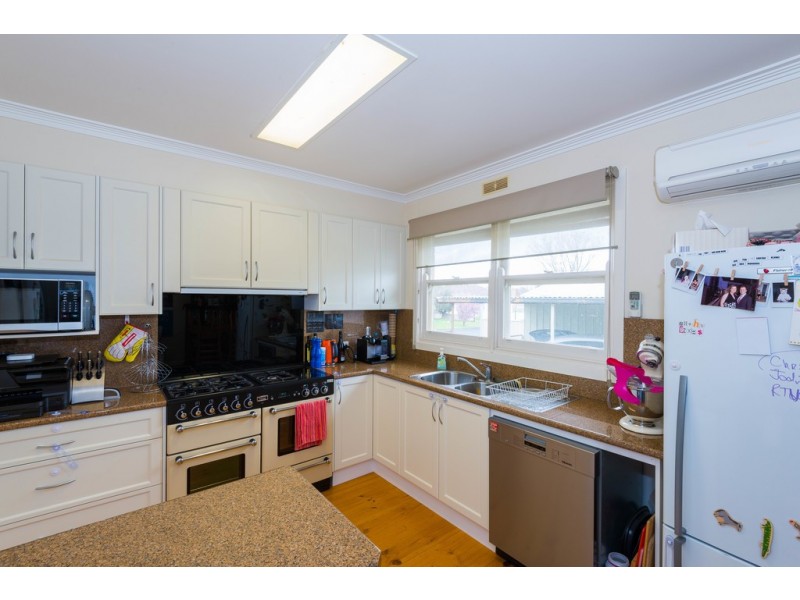1 Fifth Avenue, White Hills VIC 3550