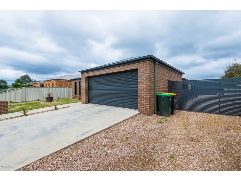 12 Garden Drive, Epsom VIC 3551