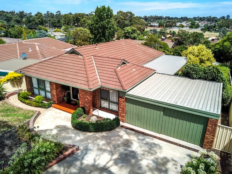 13 Powells Avenue, Strathdale VIC 3550