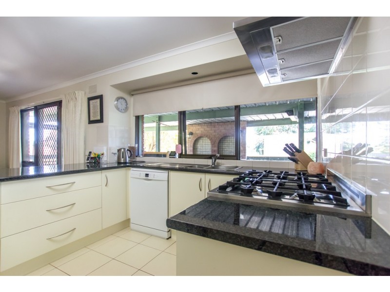 13 Powells Avenue, Strathdale VIC 3550