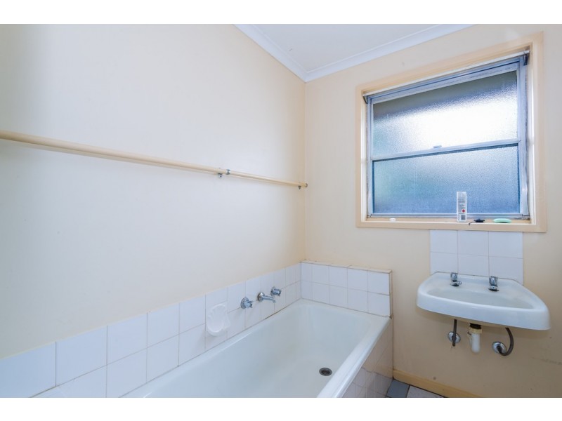 24 Owen Street, Kennington VIC 3550