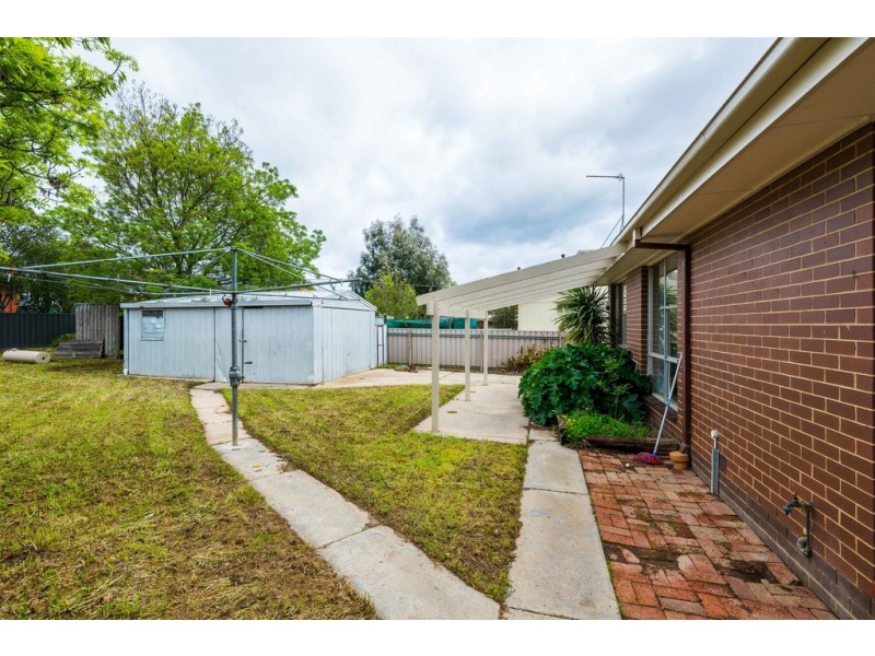 24 Owen Street, Kennington VIC 3550