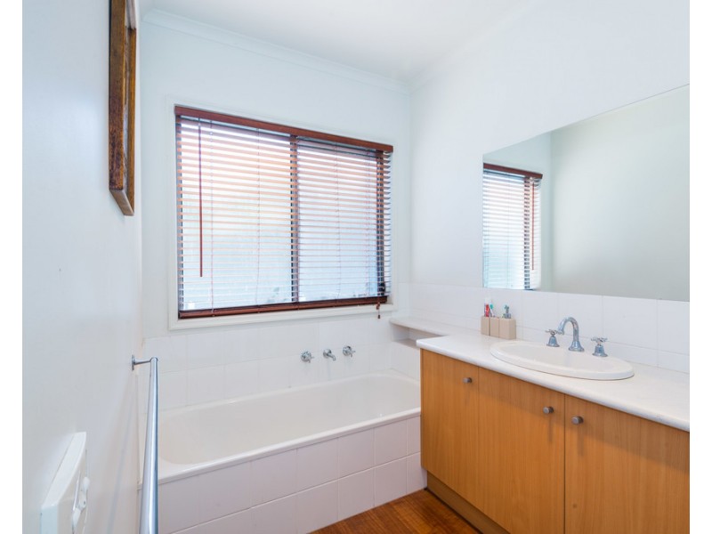 76 Honeysuckle Street, Ironbark VIC 3550