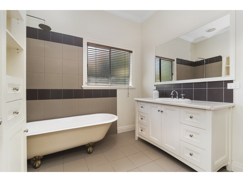 332-334 Woodward Road, Golden Square VIC 3555