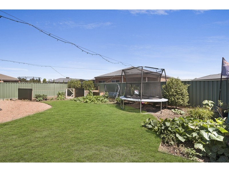 24 Caulfield Drive, Ascot VIC 3551