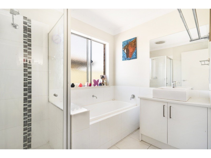 24 Caulfield Drive, Ascot VIC 3551