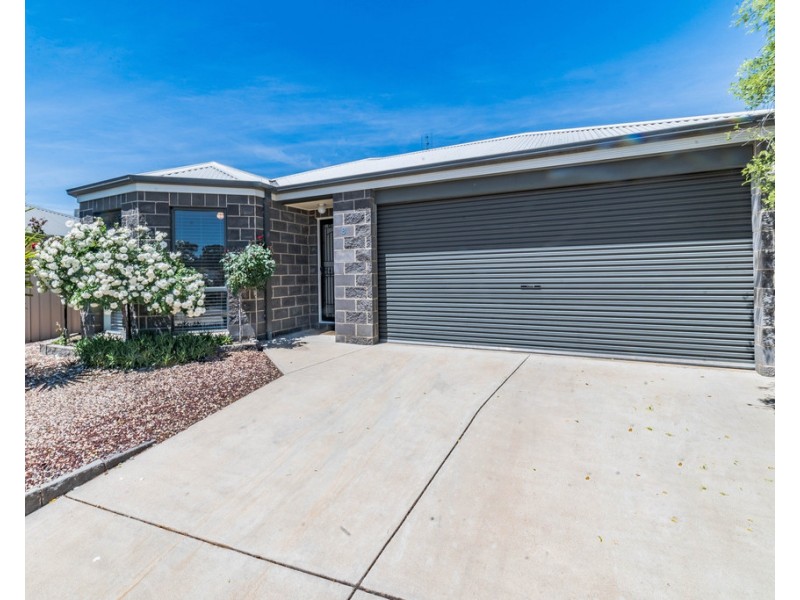 8 Aliza Avenue, California Gully VIC 3556