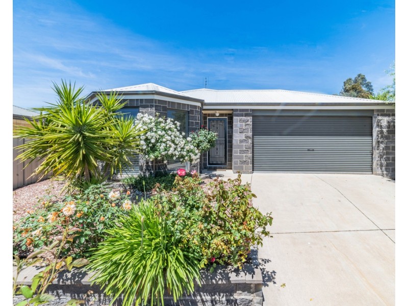 8 Aliza Avenue, California Gully VIC 3556