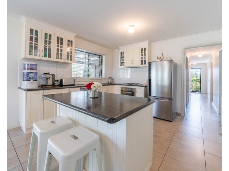 8 Aliza Avenue, California Gully VIC 3556