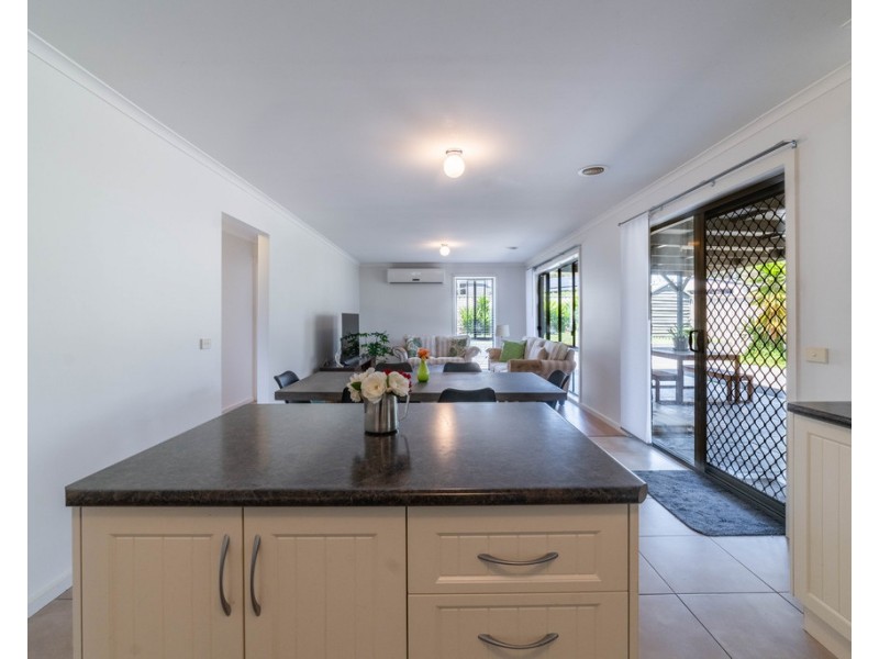 8 Aliza Avenue, California Gully VIC 3556