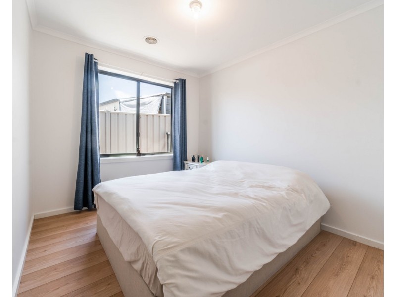 8 Aliza Avenue, California Gully VIC 3556