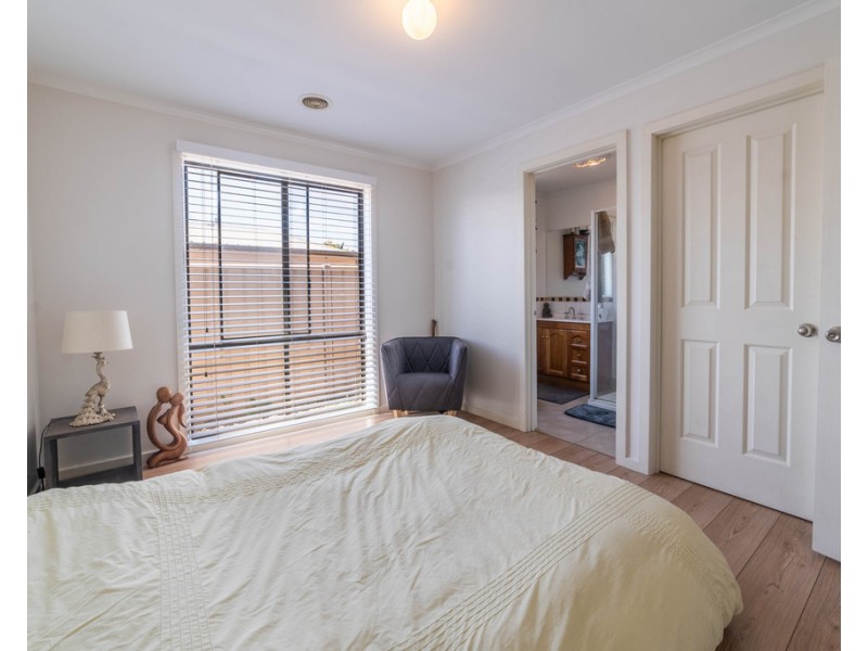 8 Aliza Avenue, California Gully VIC 3556