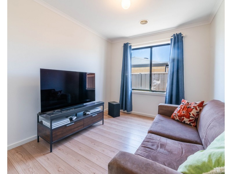 8 Aliza Avenue, California Gully VIC 3556