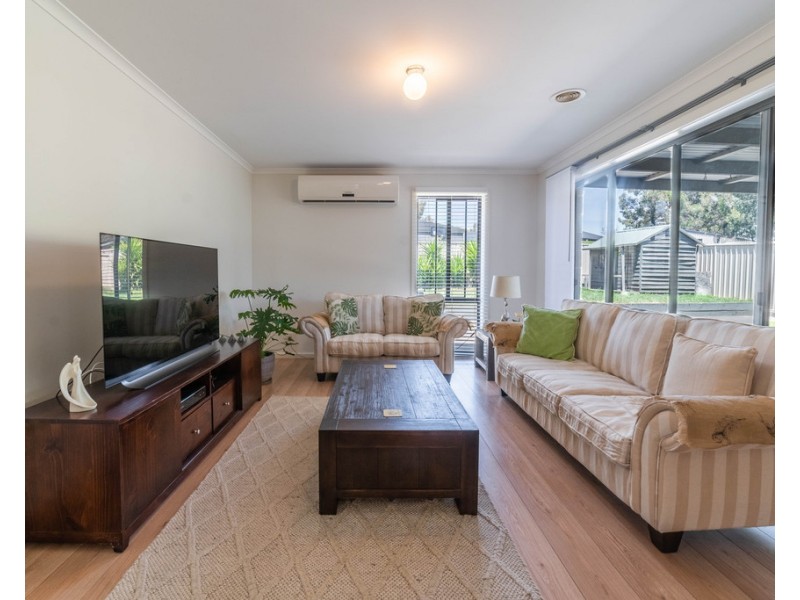 8 Aliza Avenue, California Gully VIC 3556