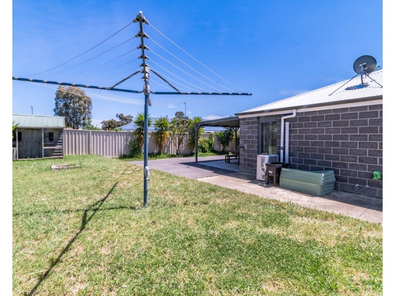 8 Aliza Avenue, California Gully VIC 3556