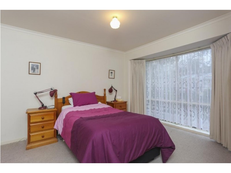 19 Wingoon Drive, California Gully VIC 3556