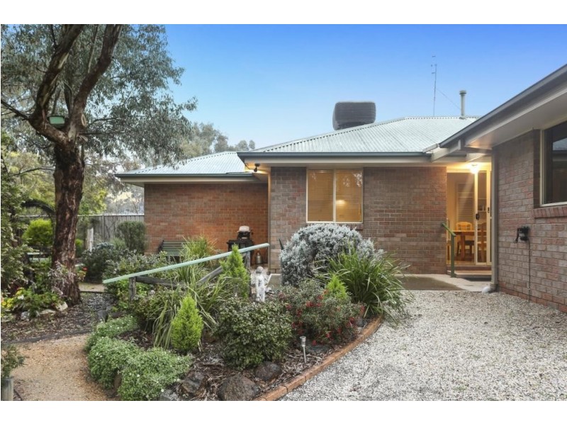 19 Wingoon Drive, California Gully VIC 3556