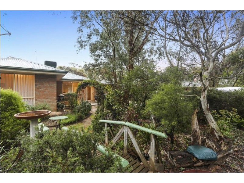 19 Wingoon Drive, California Gully VIC 3556