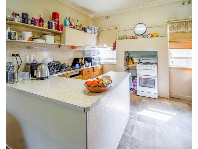 4 Woolcock Avenue, Kangaroo Flat VIC 3555