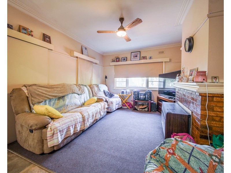 4 Woolcock Avenue, Kangaroo Flat VIC 3555