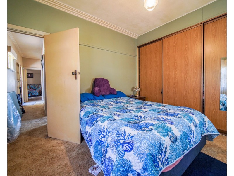 4 Woolcock Avenue, Kangaroo Flat VIC 3555