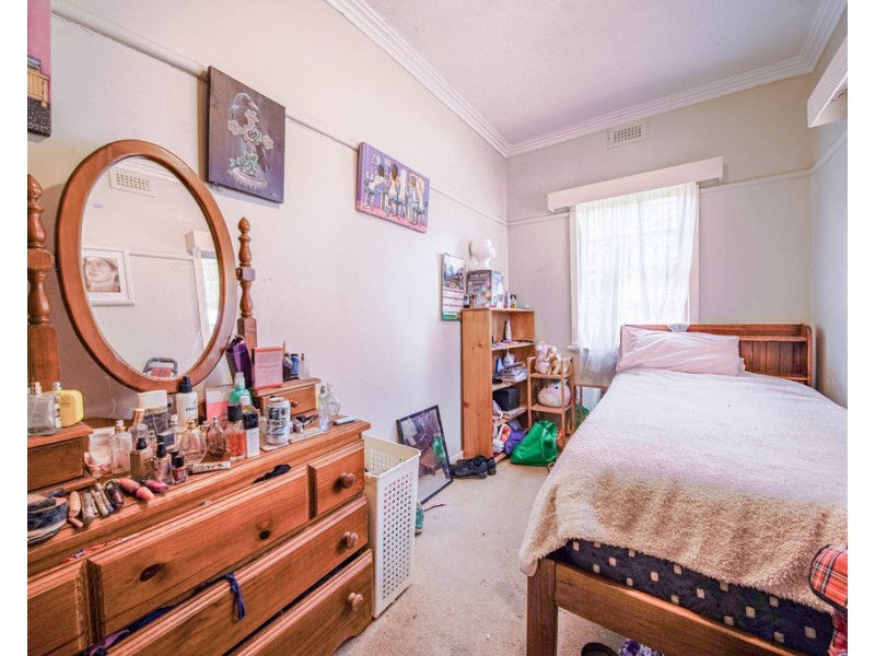 4 Woolcock Avenue, Kangaroo Flat VIC 3555