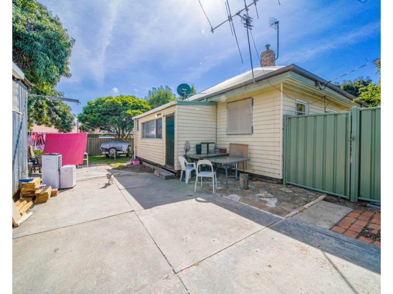 4 Woolcock Avenue, Kangaroo Flat VIC 3555