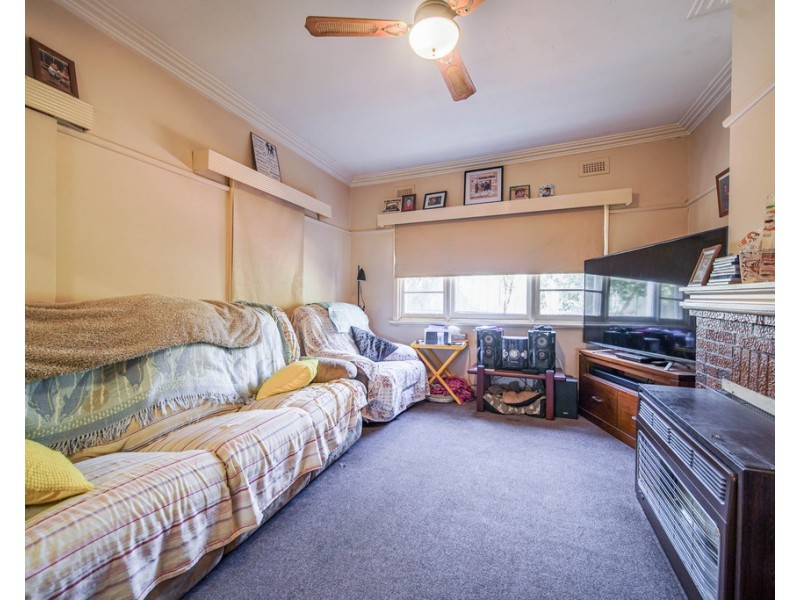 4 Woolcock Avenue, Kangaroo Flat VIC 3555