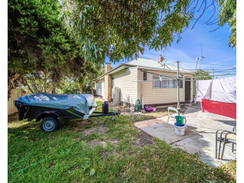 4 Woolcock Avenue, Kangaroo Flat VIC 3555