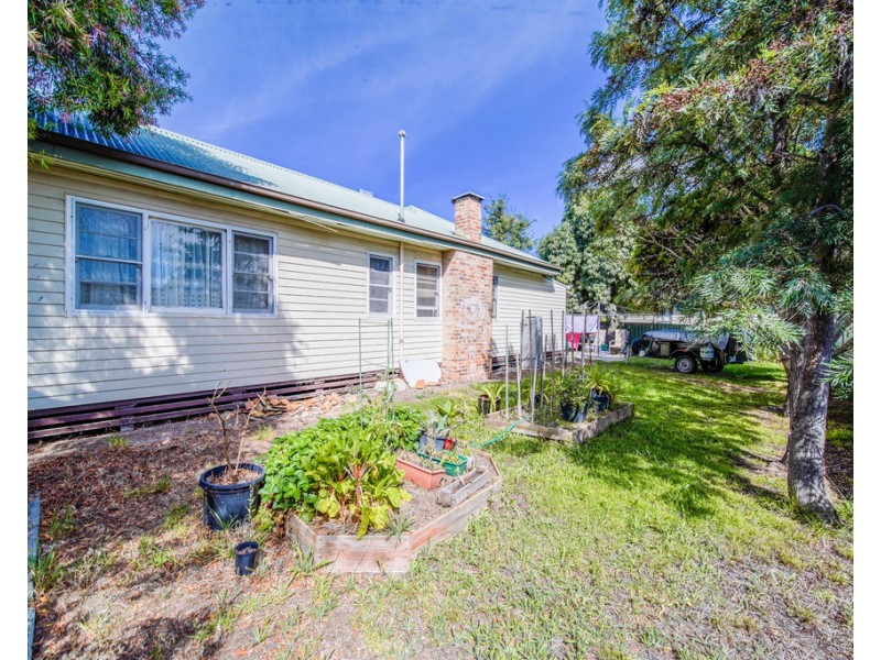 4 Woolcock Avenue, Kangaroo Flat VIC 3555