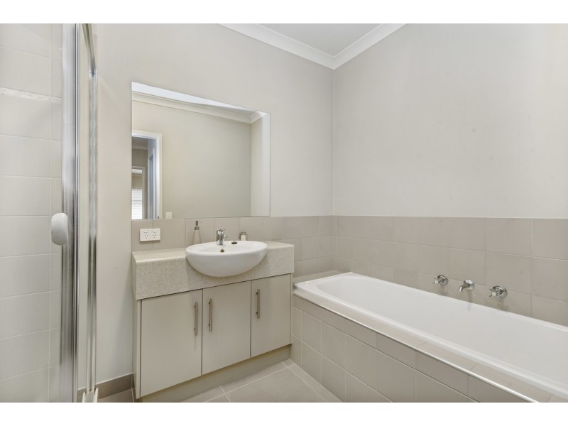 211A Aspinall Street, Kangaroo Flat VIC 3555