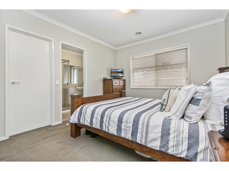 211A Aspinall Street, Kangaroo Flat VIC 3555