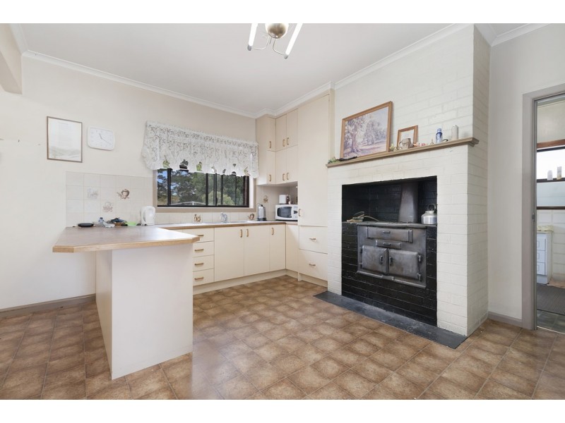 231 Main Rd, Chewton VIC 3451