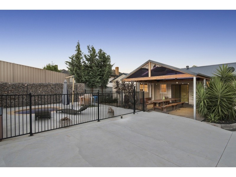 18 Moray Crescent, North Bendigo VIC 3550