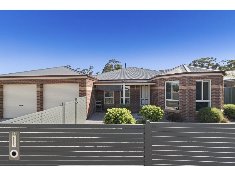 32 Buckland Street, Epsom VIC 3551