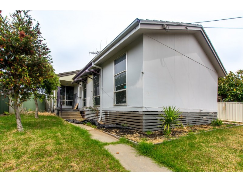 12 Truscott Avenue, California Gully VIC 3556