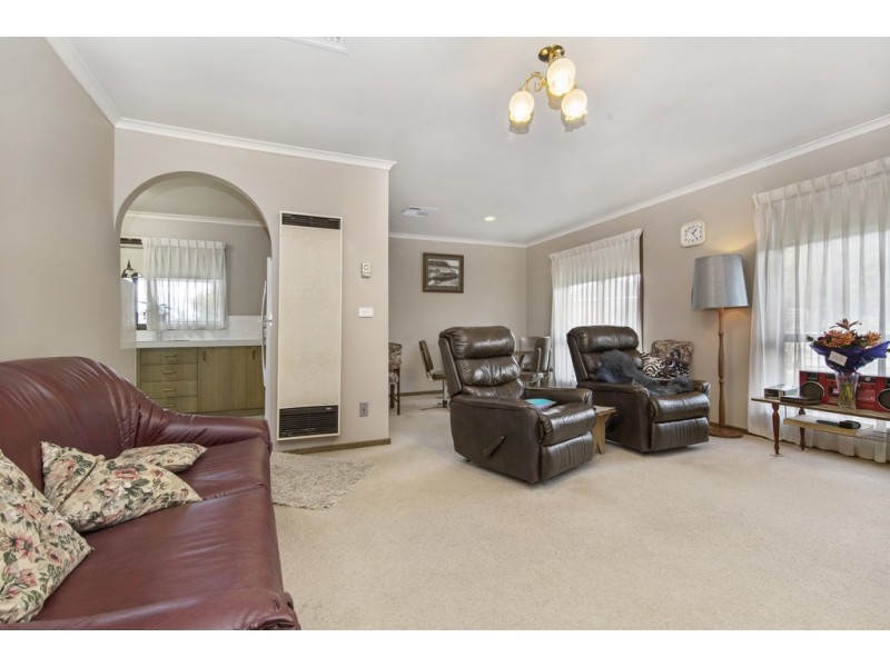 37 Arblaster St, California Gully VIC 3556