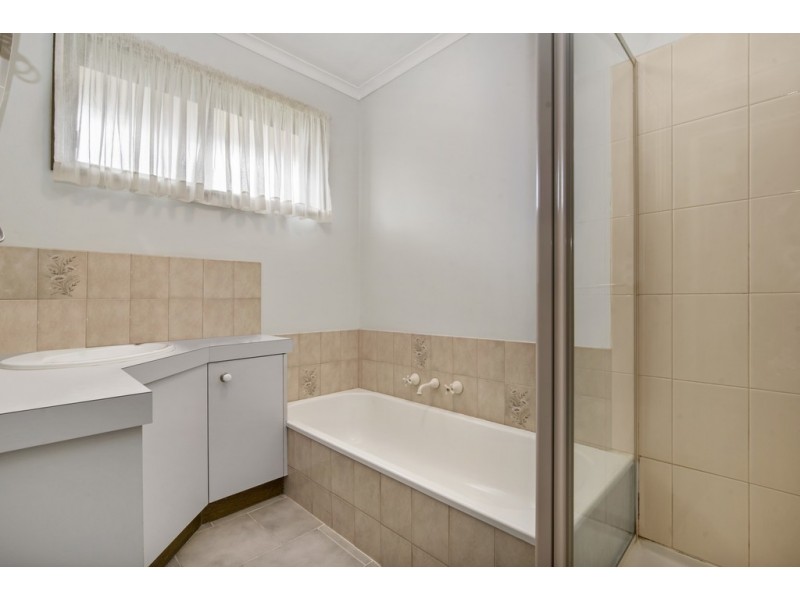 37 Arblaster St, California Gully VIC 3556