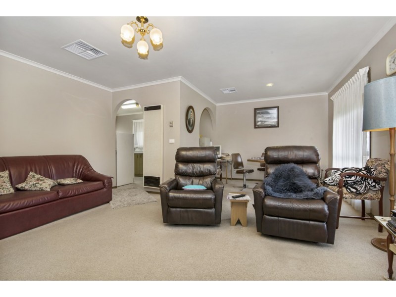 37 Arblaster St, California Gully VIC 3556