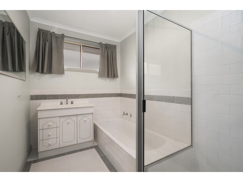 2 Proud Terrace, Flora Hill VIC 3550