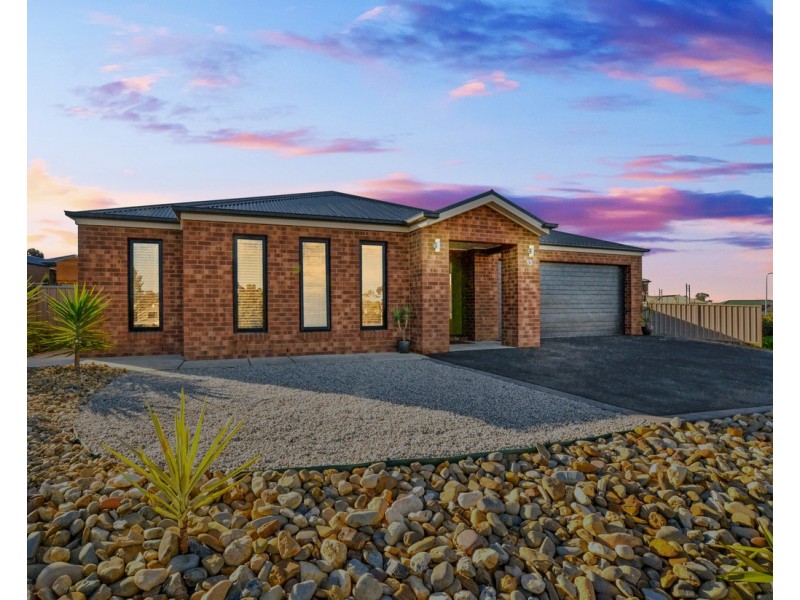13 Londonderry Way, Epsom VIC 3551