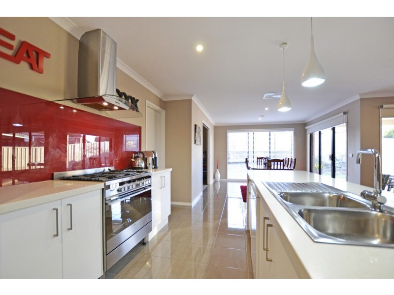 13 Londonderry Way, Epsom VIC 3551